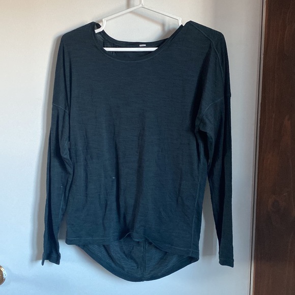 Lululemon get set long sleeve - Picture 2 of 3